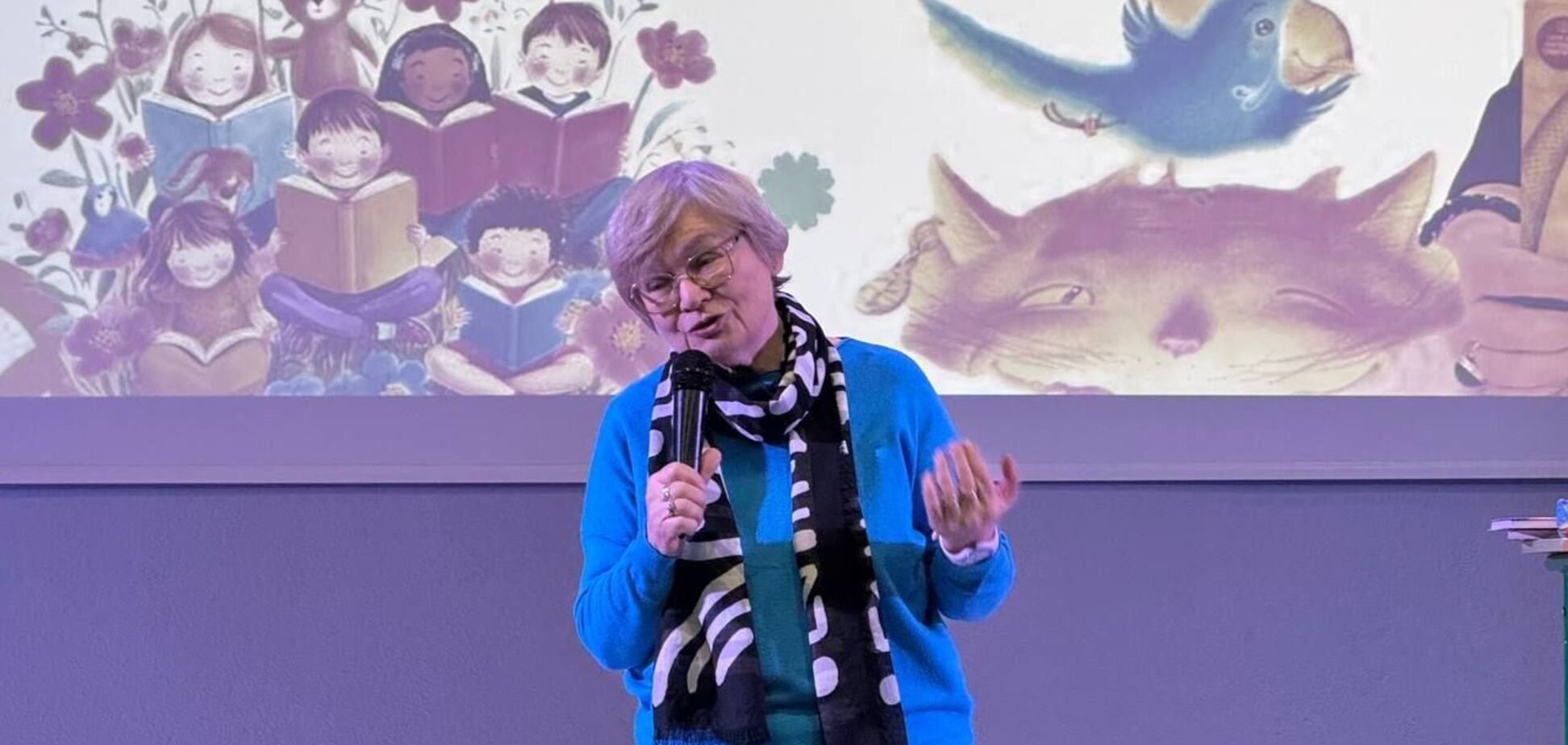 'Существо, которое привлекает к себе внимание': мать мальчика с аутизмом пожаловалась на буллинг детской писательницы, она оправдалась