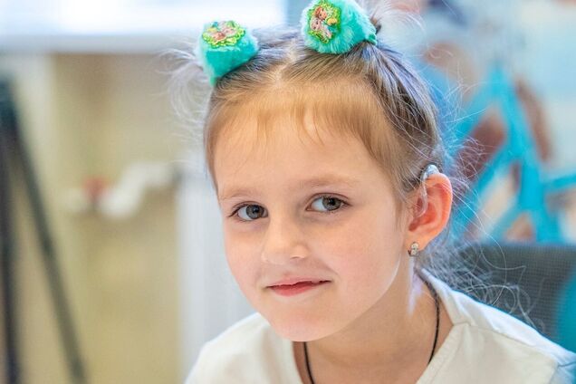 'Наконец-то услышит мир вокруг': 5-летняя София из Луганщины получила слуховые аппараты, обеспеченные Фондом Рината Ахметова