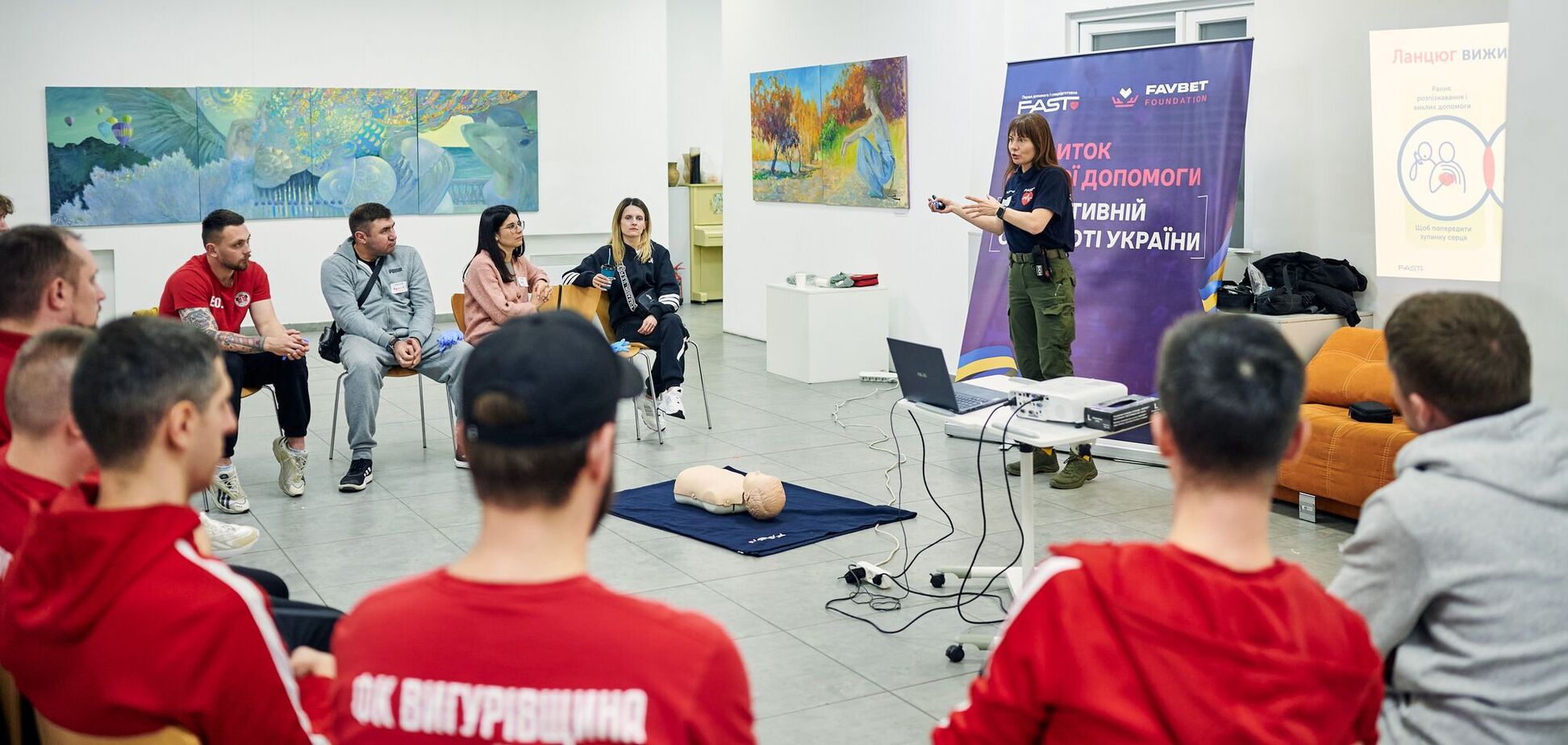 Рядом в критический момент: для тренеров, работающих с детьми, провели специальные тренинги