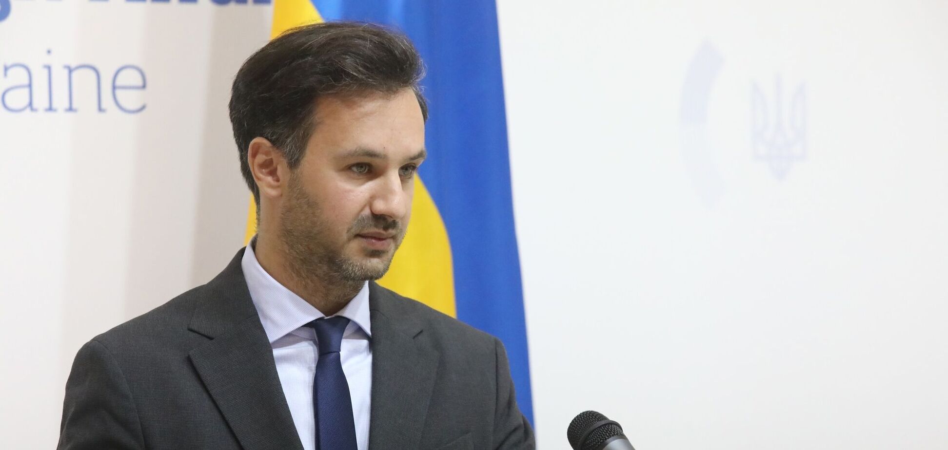 Салют одним пальцем в сторону США: в МИД отреагировали на слова Пескова о том, что России не нужен мир