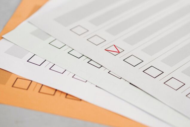 Як сказати українською 'поставить галочку': найкращі варіанти