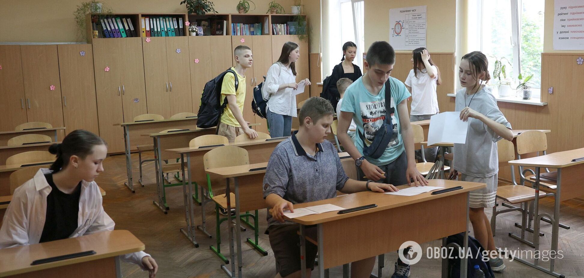 Дослідження показало, що кожна четверта українська дитина віком 13-16 років думає про еміграцію: у мережі дискусія