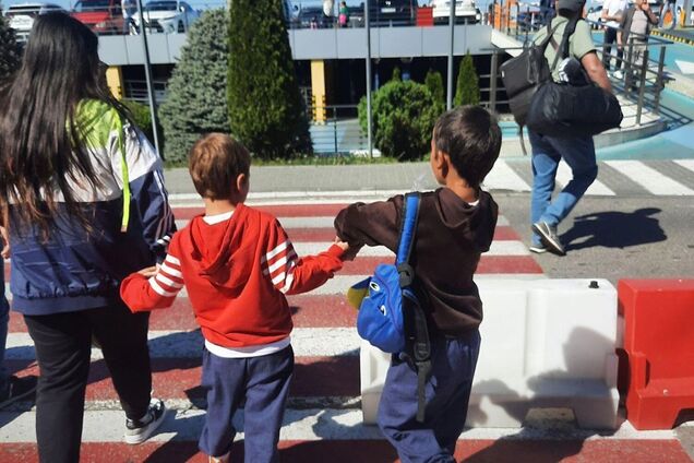 Находилась в курдском лагере как пленница: из Сирии эвакуировали украинку с двумя детьми. Фото