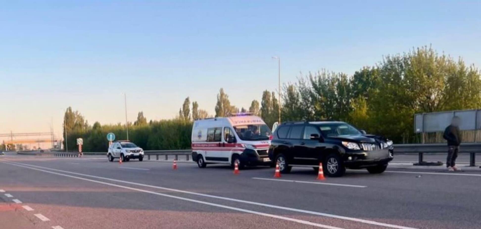 На Київщині 21-річний водій позашляховика збив на смерть пішохода. Подробиці та фото