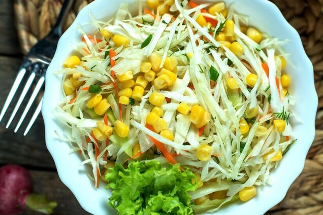 Вкусный салат из молодой капусты и крабовых палочек: на каждый день и для праздничного стола