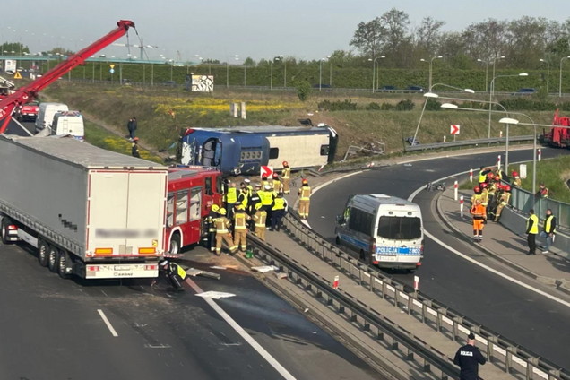  У Варшаві біля аеропорту в ДТП потрапив автобус з українцями: є постраждалі. Фото 
