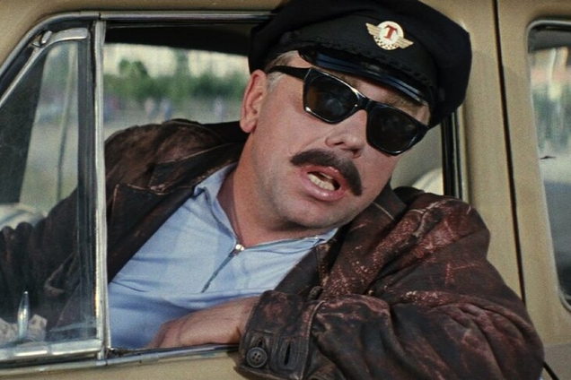 Чому робота в таксі була такою бажаною в СРСР: на які хитрощі йшли