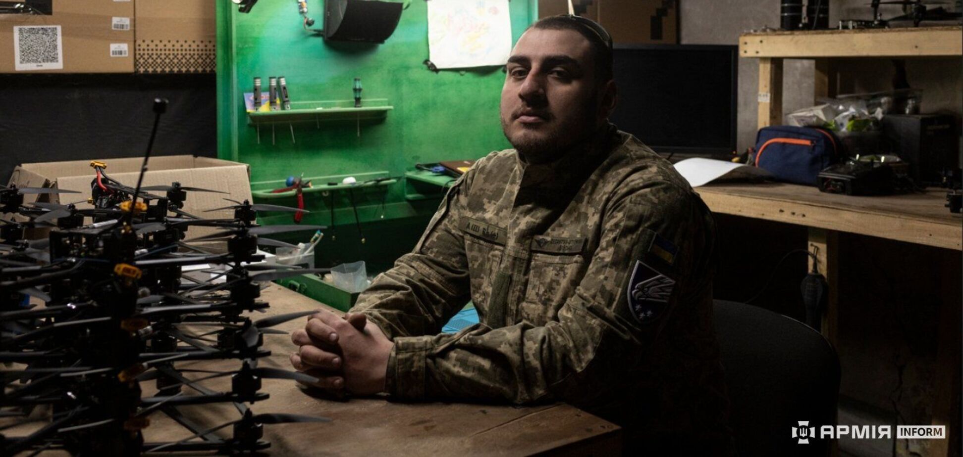 Хотят избавить мир от плохих людей: как иностранцы в 25-й бригаде собирают БПЛА для фронта