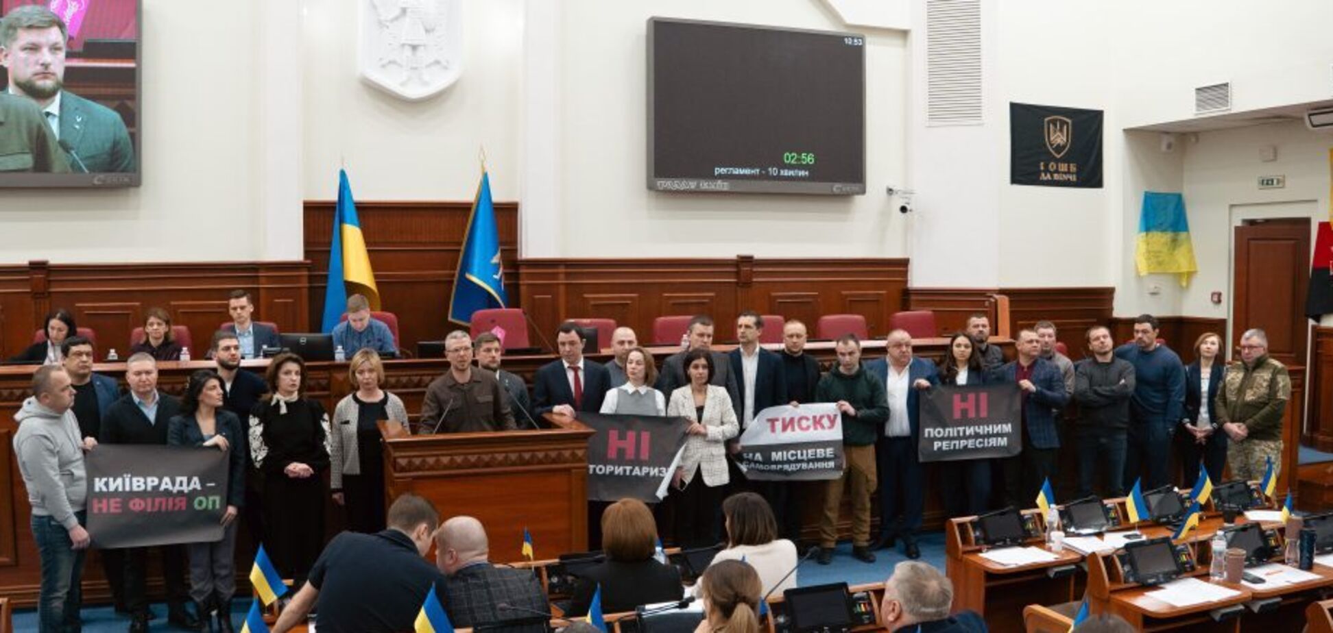 Киевсовет призвал власти отменить санкции против Порошенко и прекратить давление на местное самоуправление