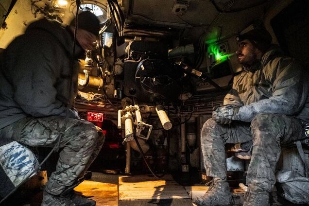 Враг усиливает давление на линию обороны под Торецком: в НГУ показали, как отбивают ночные штурмы. Видео