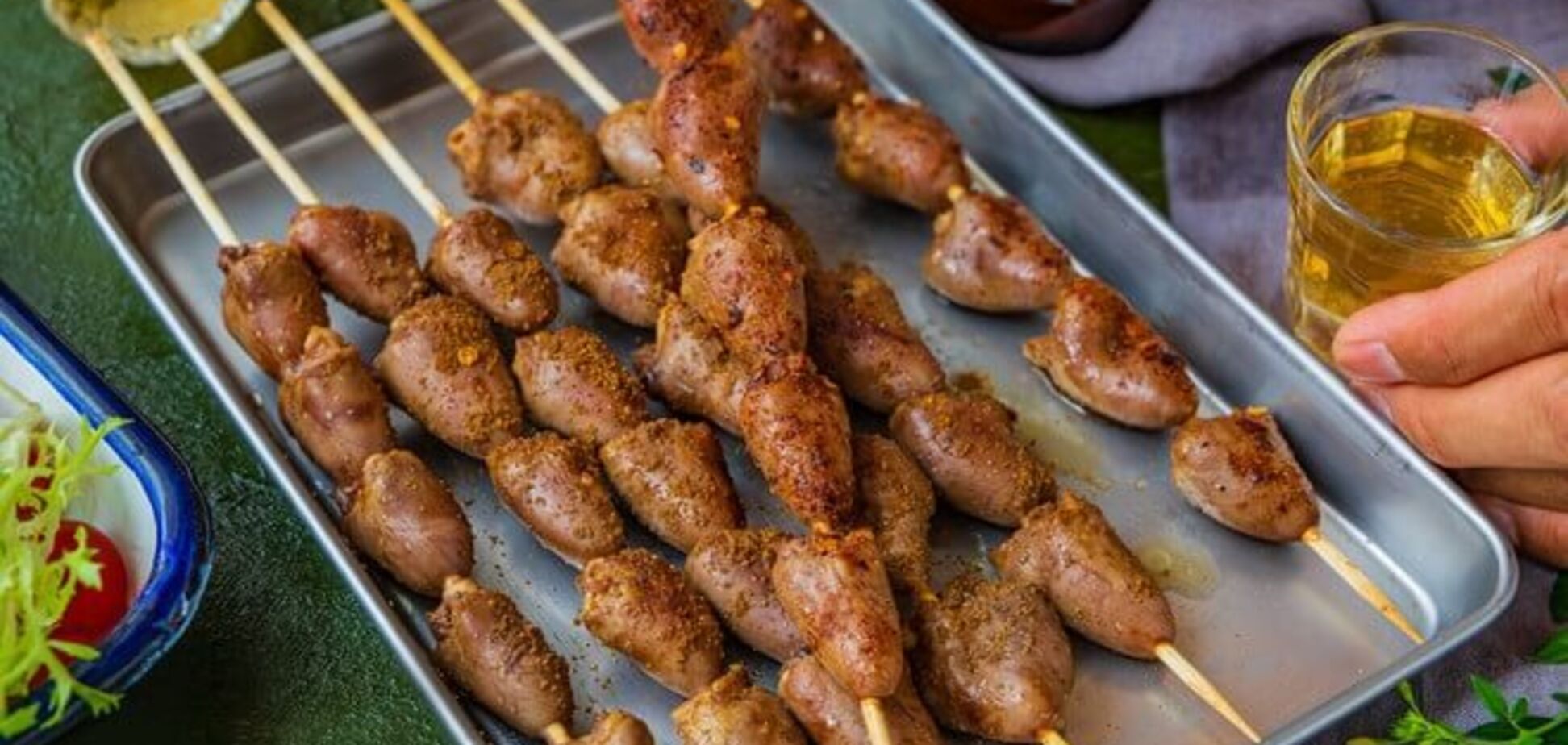Как приготовить вкусный шашлык из куриных сердечек: удивите родных новым оригинальным блюдом