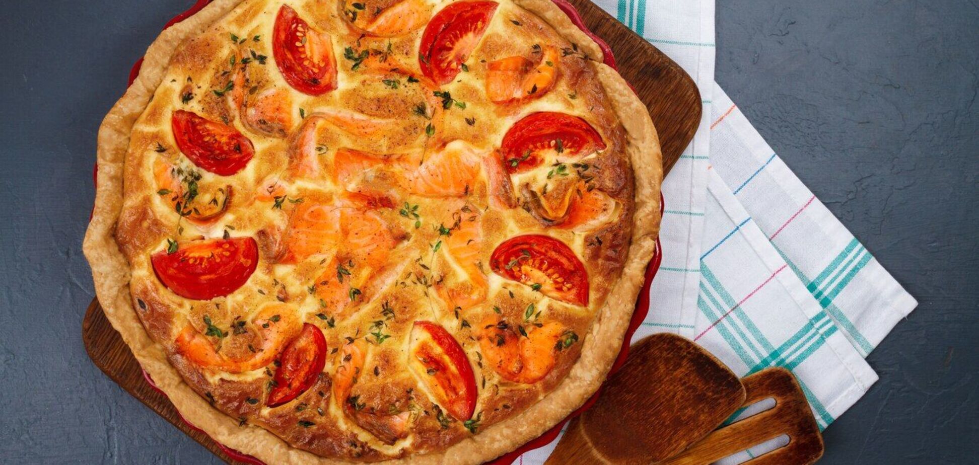 Вместо пиццы или фастфуда: как приготовить вкусный киш с курицей и грибами на ужин