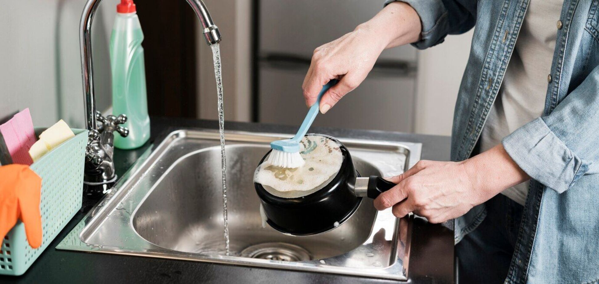 Як позбутися неприємного запаху з раковини: знадобиться популярна спеція