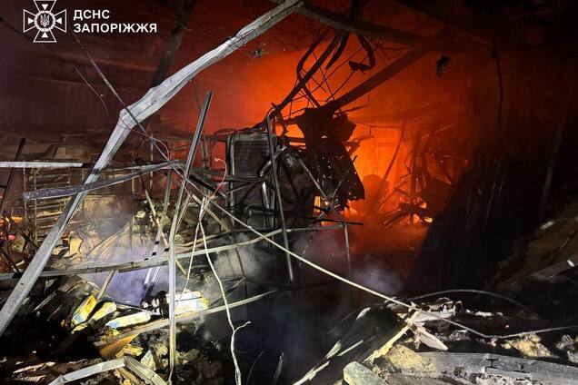Окупанти атакували дронами Запорізьку область, сталася пожежа: є постраждалий. Фото і відео