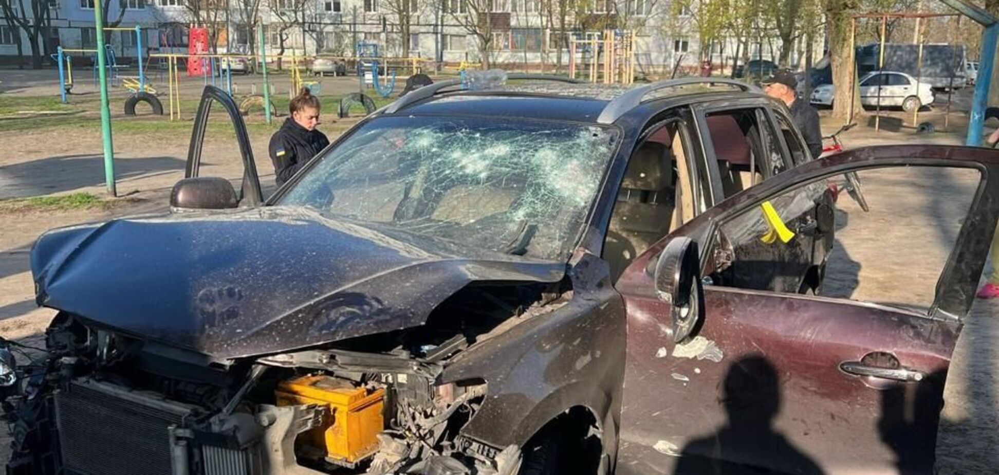 На Дніпропетровщині вибухнуло авто: посадовець помер у лікарні, його дружина постраждала. Фото