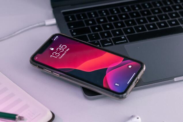 Почему телефон быстро разряжается: восемь причин и способы 'спасения'