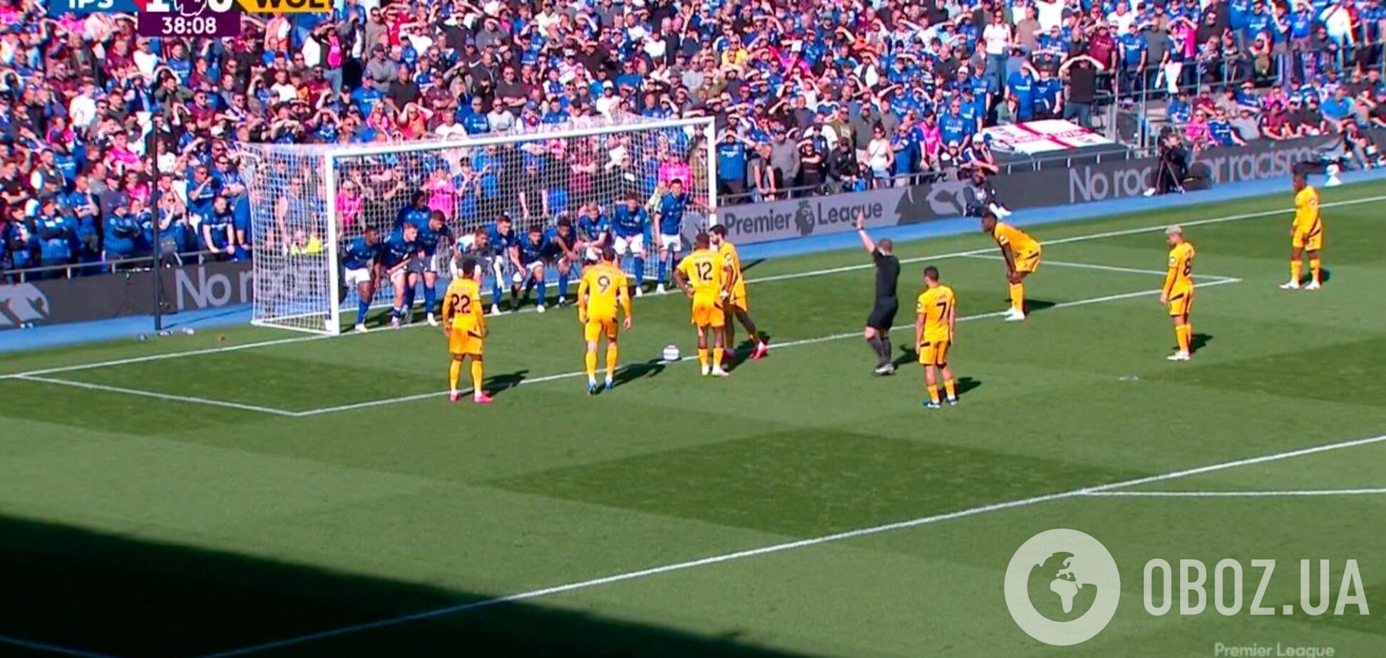 Відео дня. У чемпіонаті Англії футболісти всією командою стали у ворота, щоб не пропустити гол
