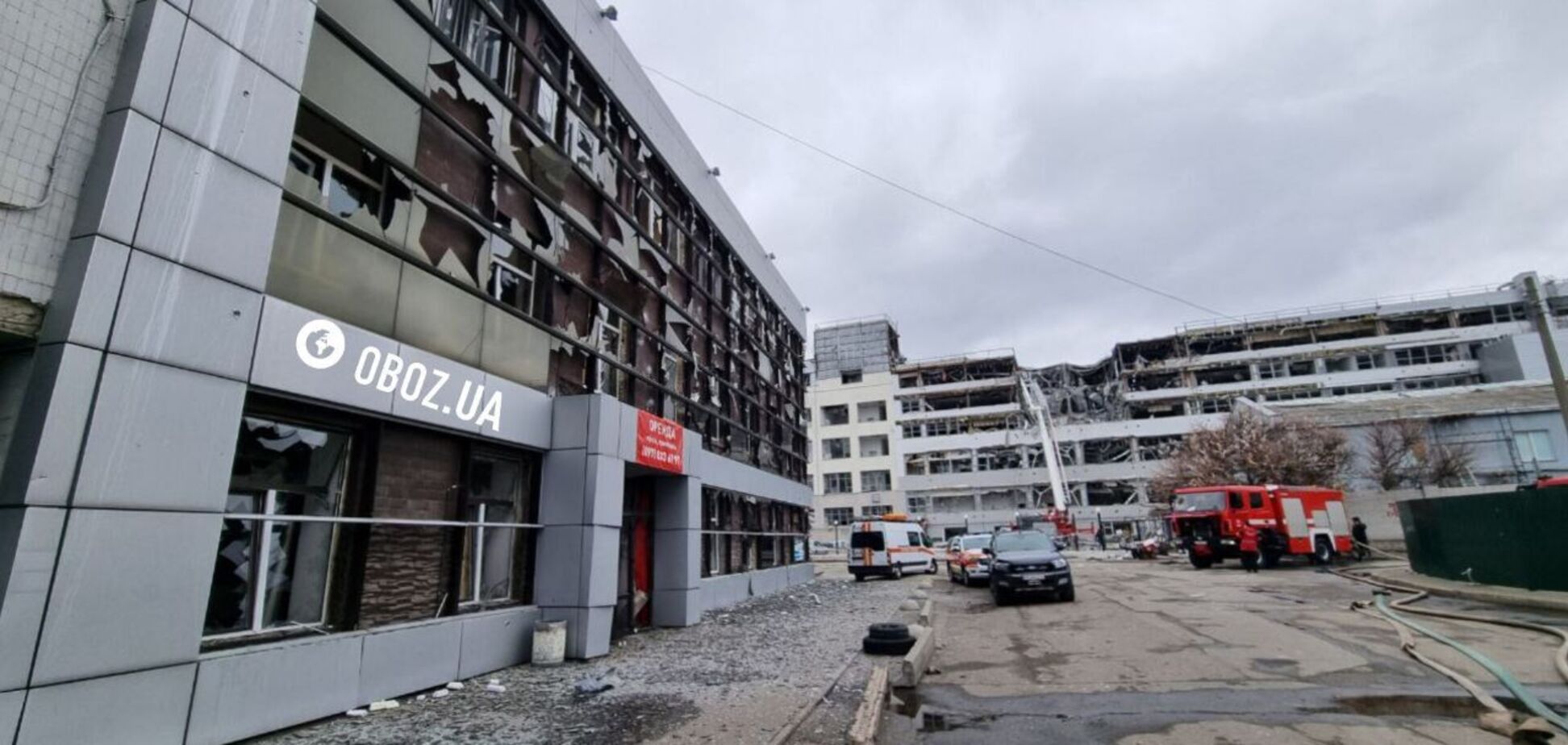 Росія атакувала Київщину балістикою: в столиці спалахнули пожежі, є жертва й постраждалі, а в області зруйновано будівлі. Фото