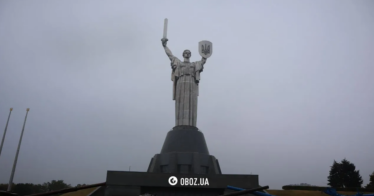 У мережі показали, як створювали та встановлювали монумент