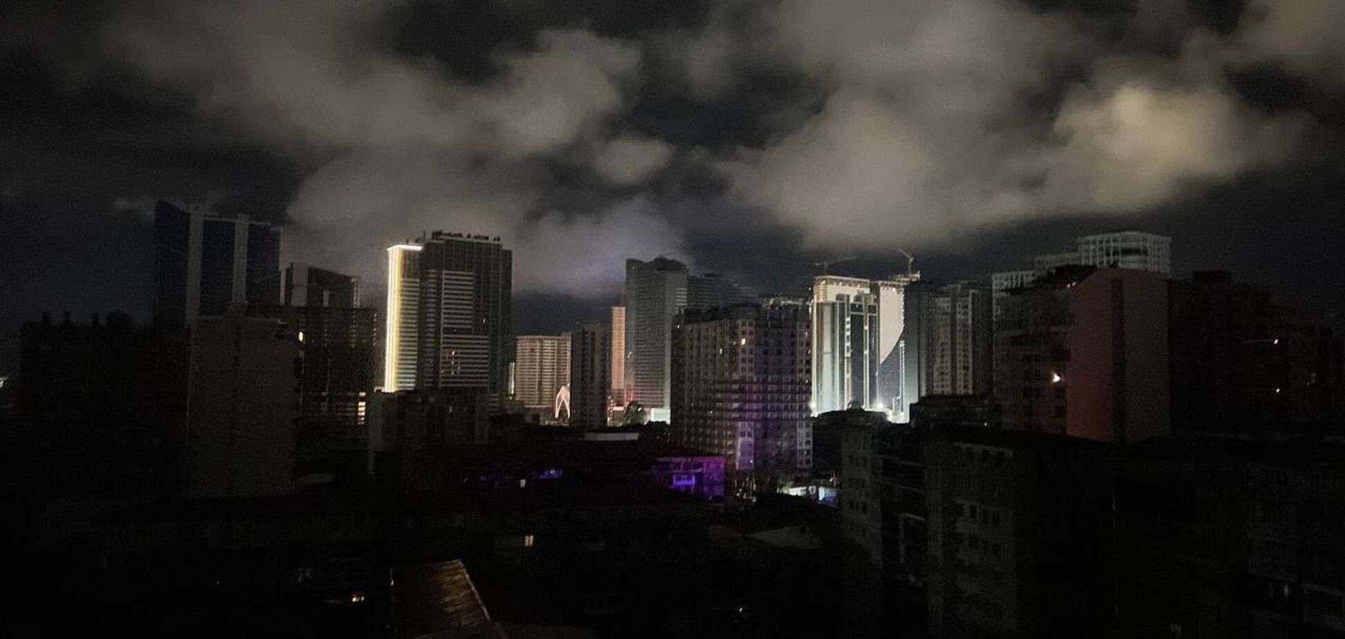 В Грузии произошло массовое отключение электричества: без света остались самые большие города. Фото и видео