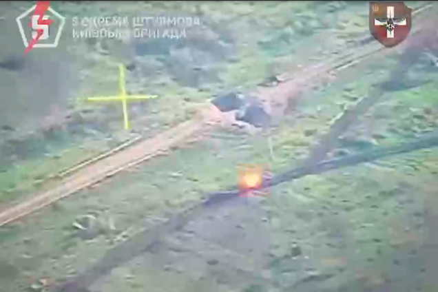 Попытка побега провалилась: на Краматорском направлении ВСУ уничтожили бронетехнику россиян во время ее эвакуации. Видео