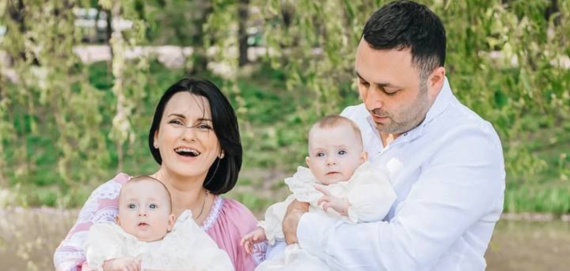 Зірка 'МастерШеф' Ліза Глінська похрестила донечок-двійнят і показала фото з таїнства