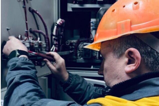 За тиждень енергетики повернули світло до домівок майже 107 тисяч сімей, що були знеструмлені після обстрілів – ДТЕК