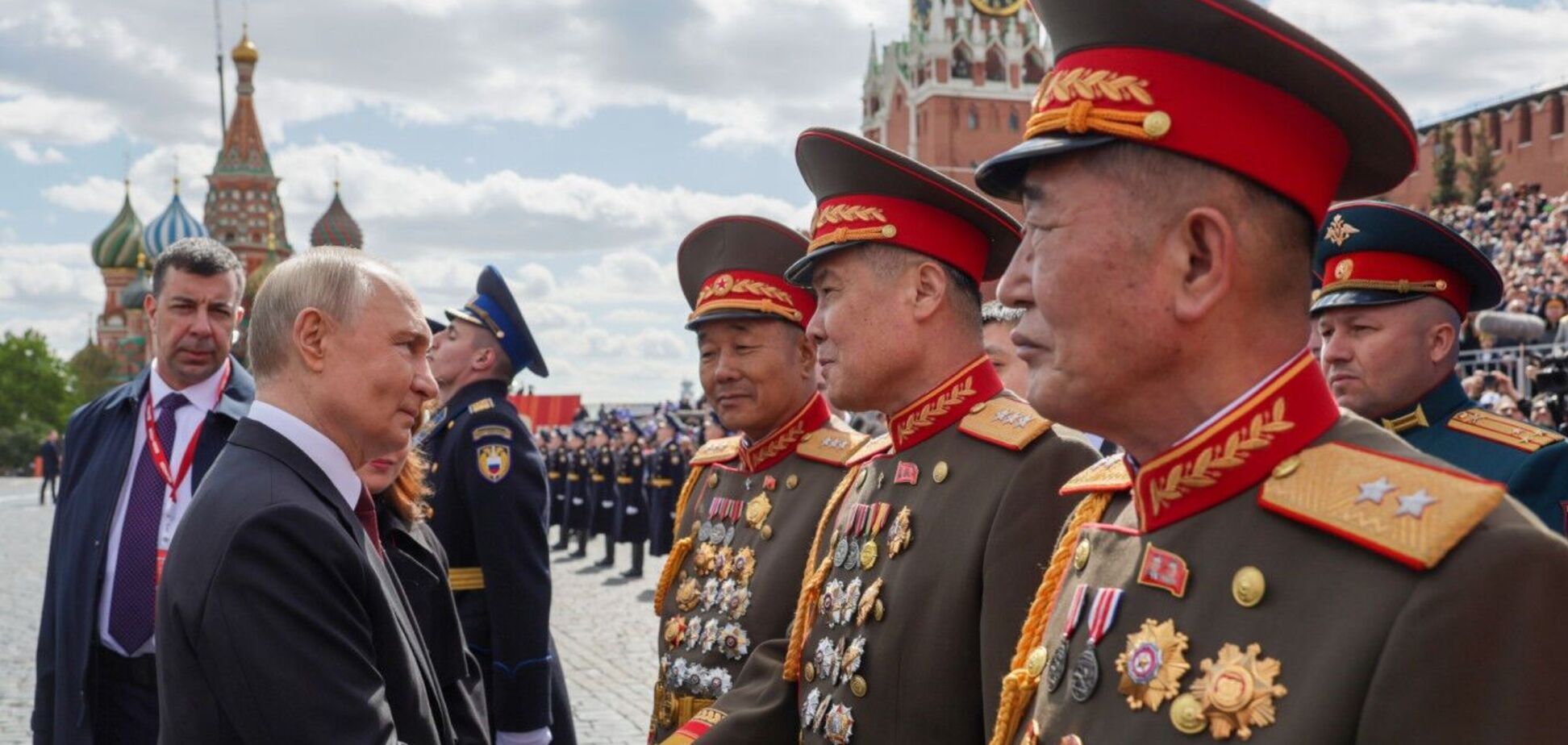 Участвовали в войне против Украины: осинтеры идентифицировали генералов КНДР, которые присутствовали на параде в Москве 9 мая. Фото