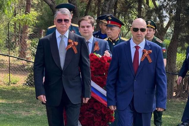 Известного российского генерала заметили в Алжире за возложением венка 9 мая: что известно о его новой должности. Фото