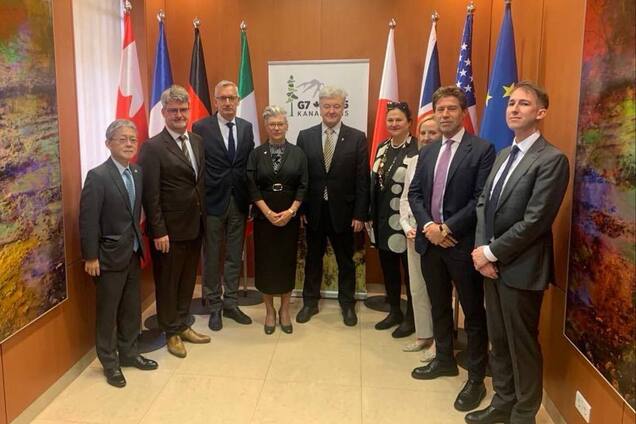 За ініціативою Канади Порошенко зустрівся з послами країн G7 та Євросоюзу