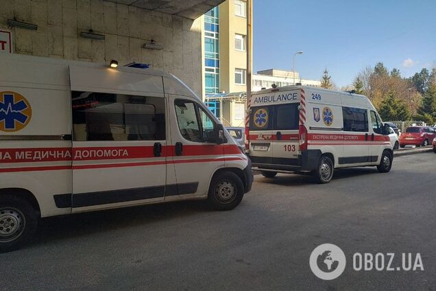 У Києві жінка випала з вікна багатоповерхівки та розбилась. Подробиці трагедії