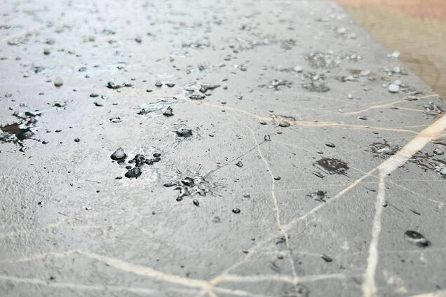 Киев утром накрыл дождь с градом. Фото и видео