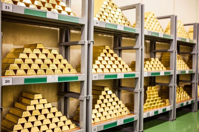 Иллюстрация - золотые слитки лежат в хранилище
