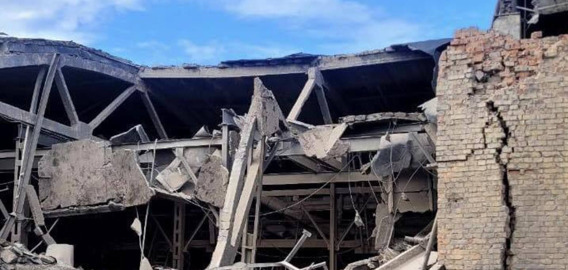 Россия нанесла удар по объекту промышленной инфраструктуры в Сумах: есть погибшие и пострадавшие