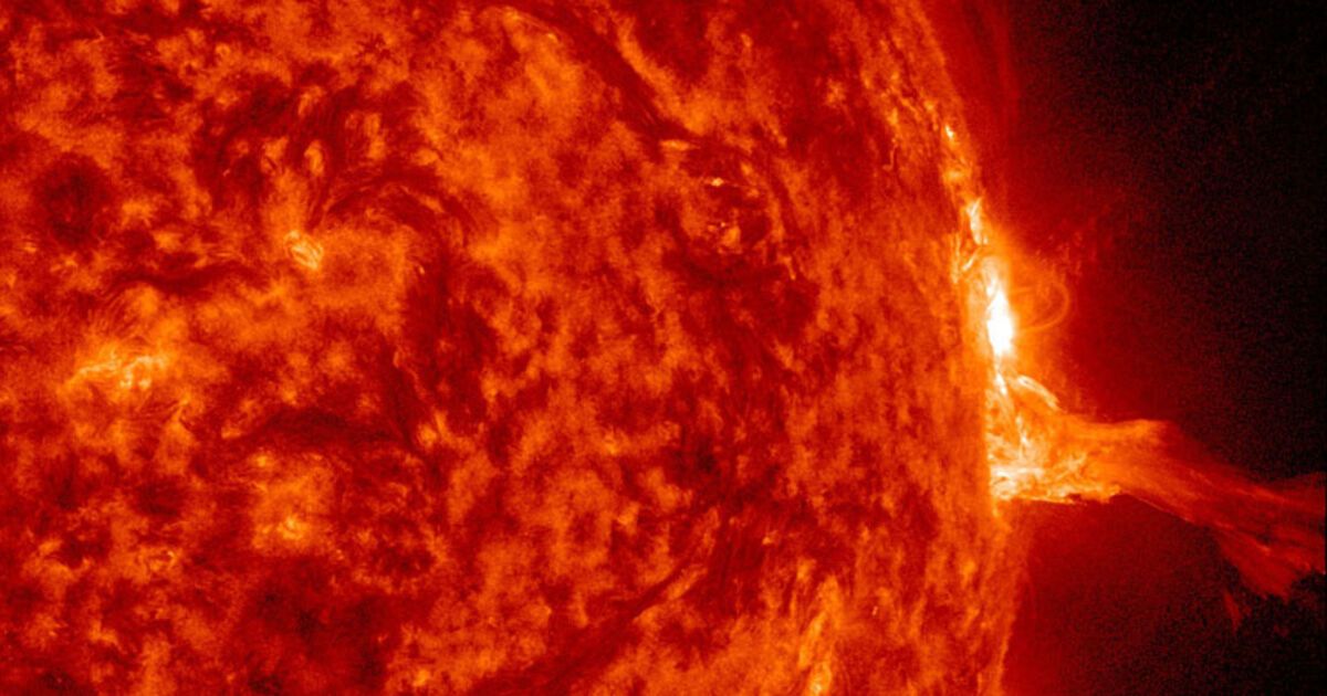 На Сонці після тривалої перерви стався потужний спалах: видовищні кадри