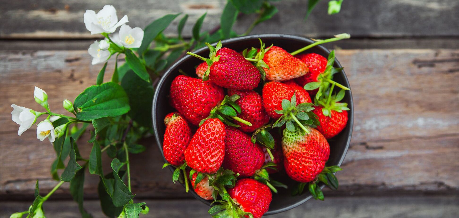 Отримаєте великі солодкі ягоди: чим підживити кущі полуниці