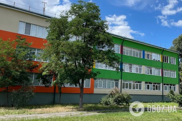 В Киеве с третьего этажа школы выпала ученица. Все подробности