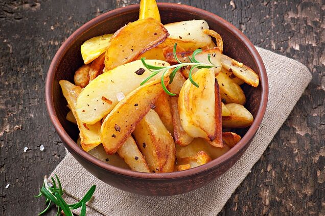 Самый вкусный картофель по-селянски с чесноком и зеленью: рассказываем, как правильно готовить