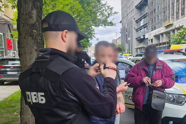 В Киеве задержали организатора очередной схемы для уклонистов, которого уже судят за подобное преступление. Подробности и фото