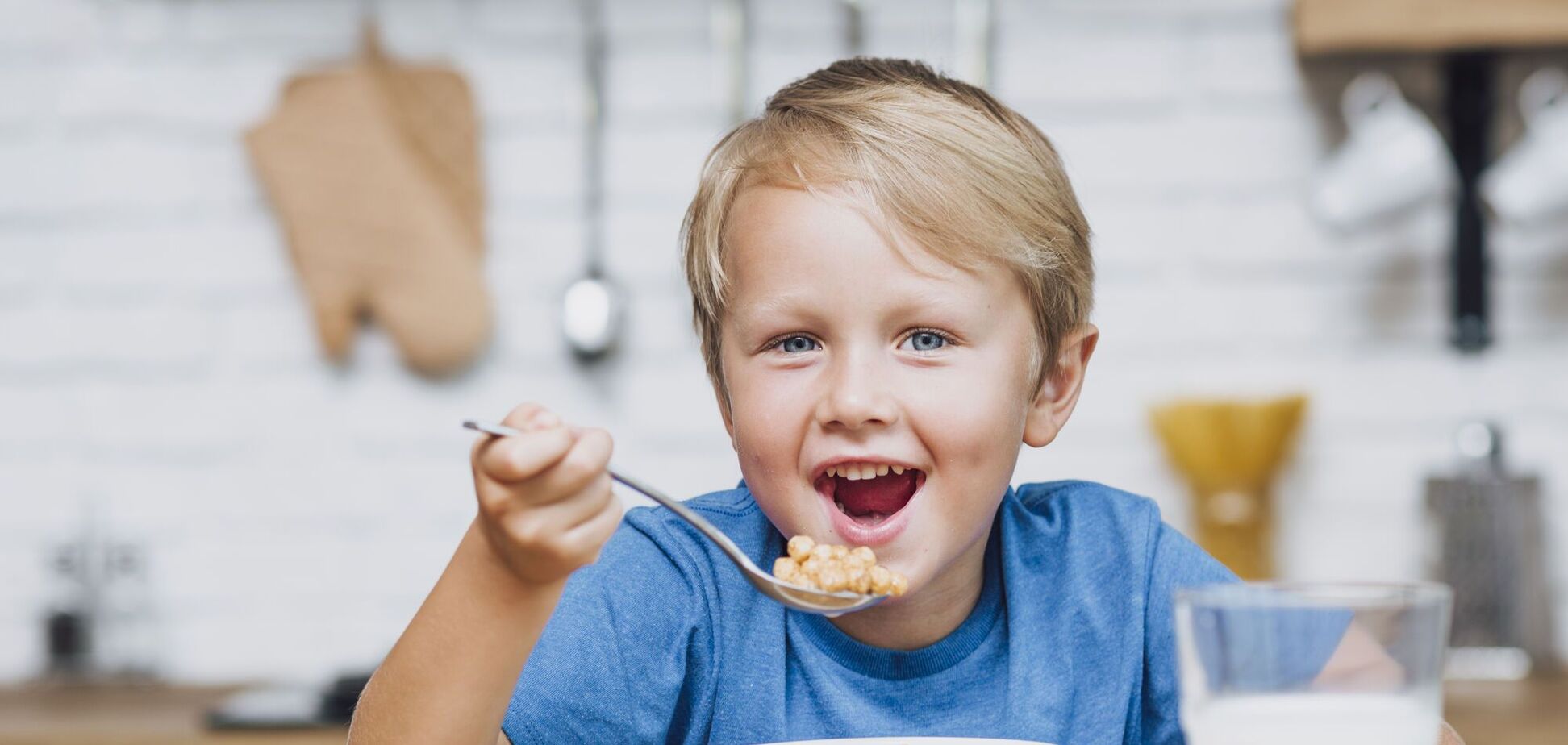 Не кажіть це дитині за столом: фрази, які шкодять апетиту