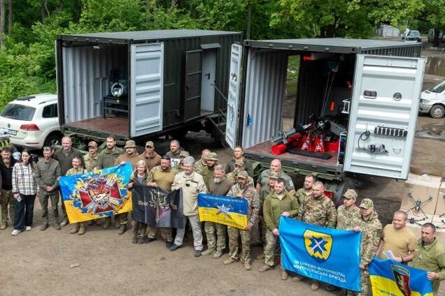 'ЗСУ – головний аргумент в переговорах': Порошенко передав Силам оборони нову партію допомоги