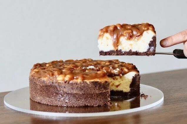 Яблочный чизкейк 'Пальчики оближешь': делимся рецептом очень вкусного, ароматного десерта