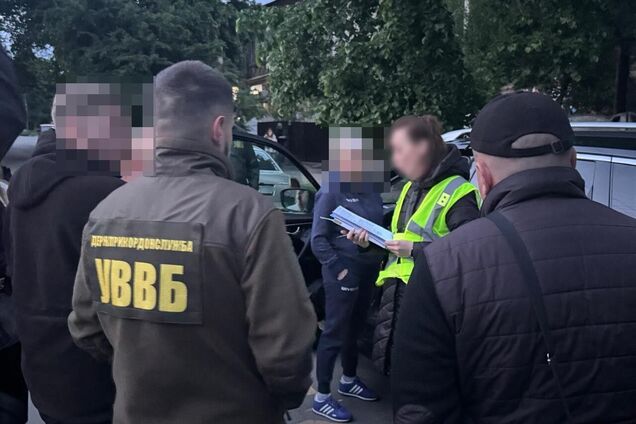 В Винницкой области учительница географии организовала нелегальную схему побега уклонистов за границу