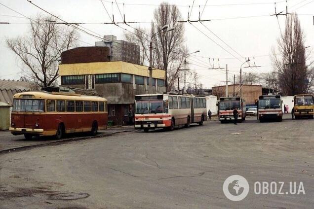 Більше їх не побачити: на яких тролейбусах їздили мешканці Києва у 1990-х роках. Архівні фото