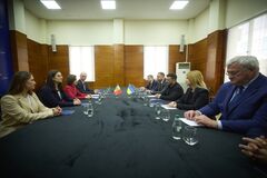 'Достижение мира и углубление сотрудничества': Зеленский встретился с президентом Молдовы. Видео