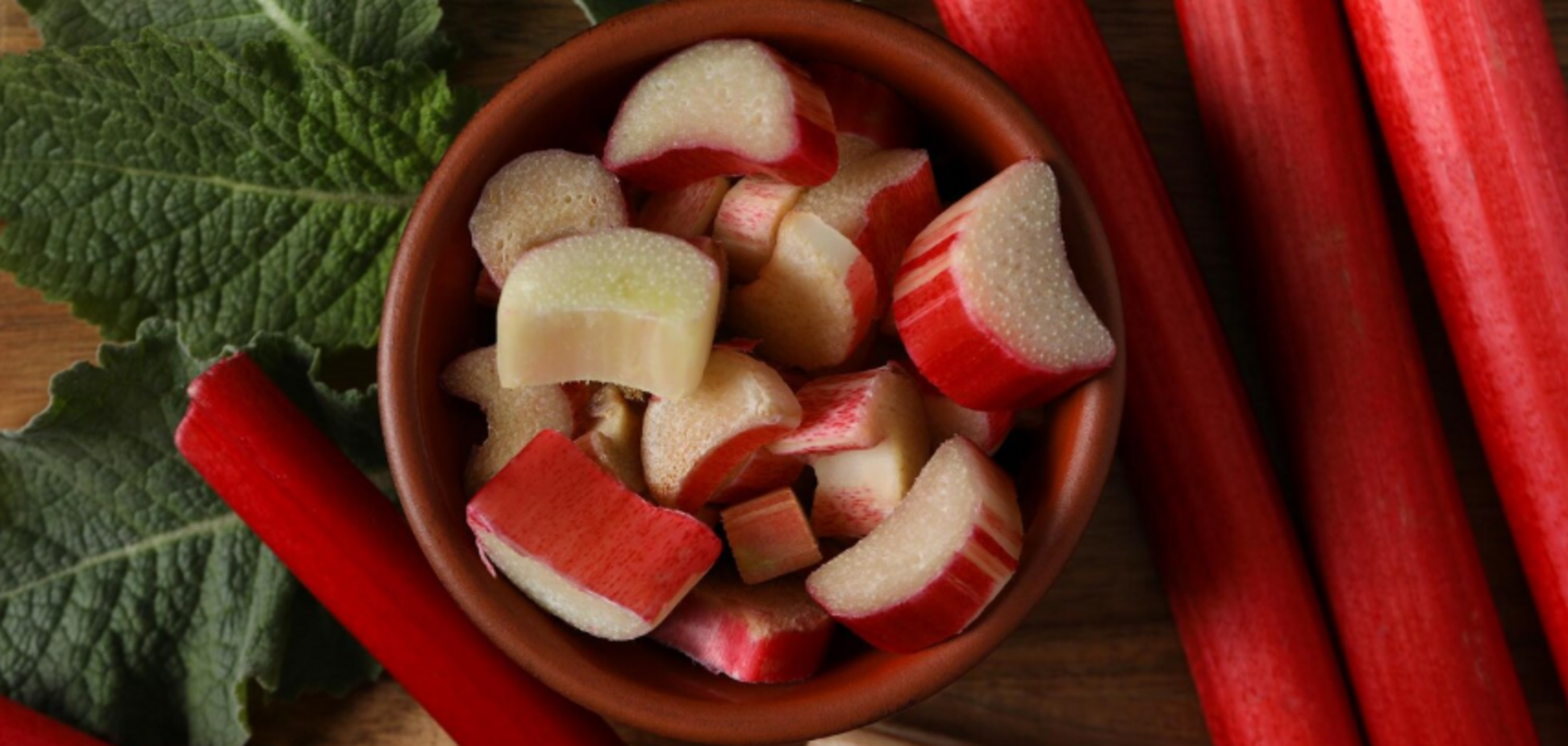 Коли можна зривати ревінь і скільки: експерти попередили про помилки