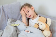 На Львівщині сталось масове отруєння у дитячому таборі: кількість госпіталізованих зросла