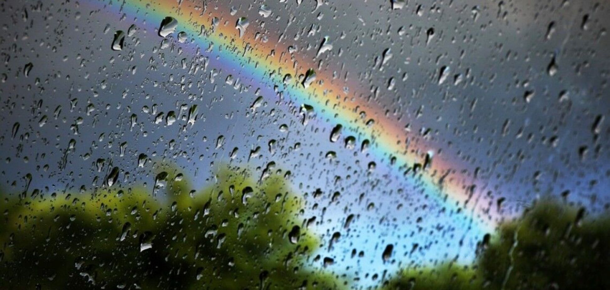 Помірні дощі й навіть мокрий сніг: які області України накриє негода у суботу, 17 травня