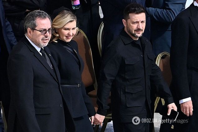 С покрытой головой и счастливой улыбкой: Елена Зеленская с мужем посетили инаугурационную мессу Папы Римского. Фото