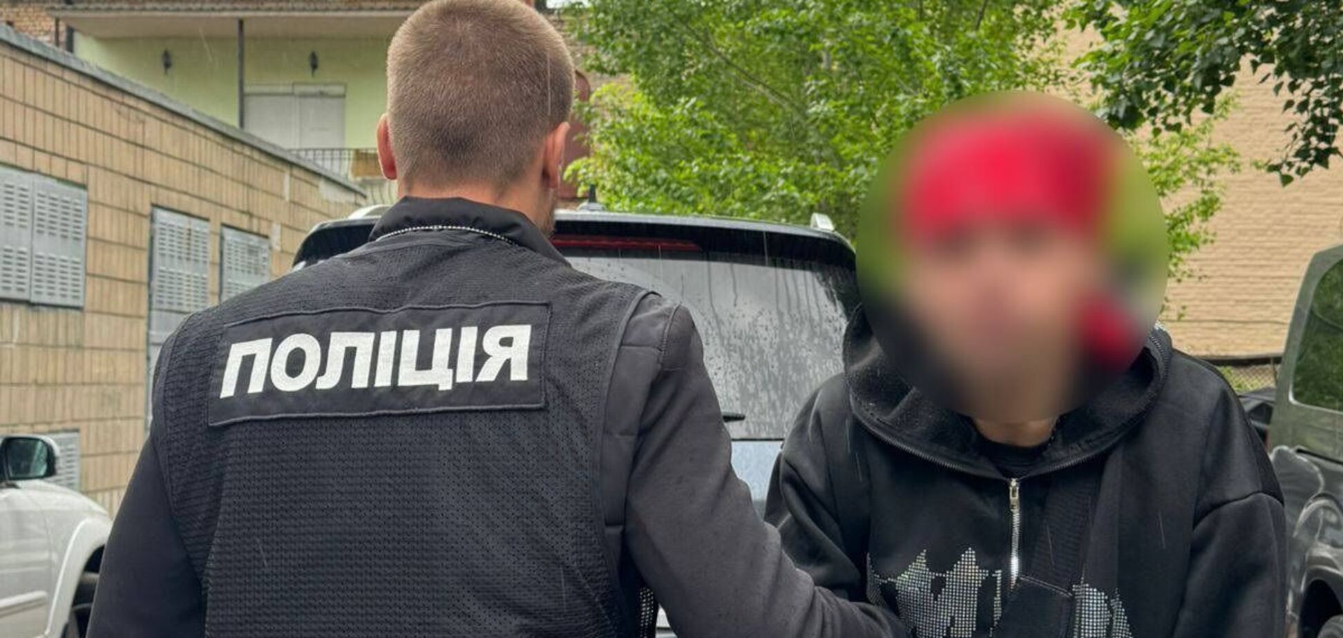 Робив 'закладки' в центрі Києва: столичні правоохоронці затримали наркозбувача. Фото